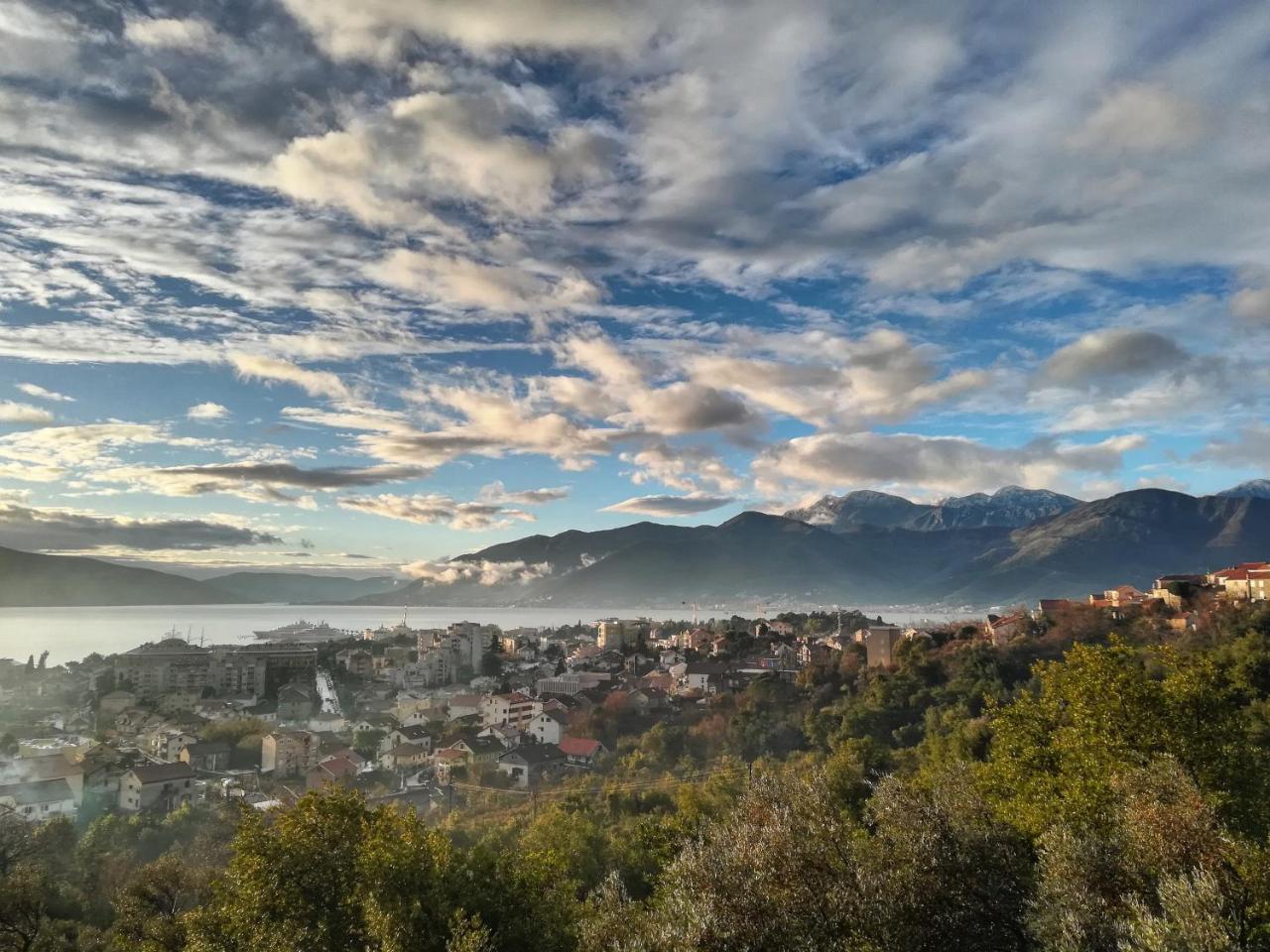 Apartment Sea&Sky Tivat Exteriör bild